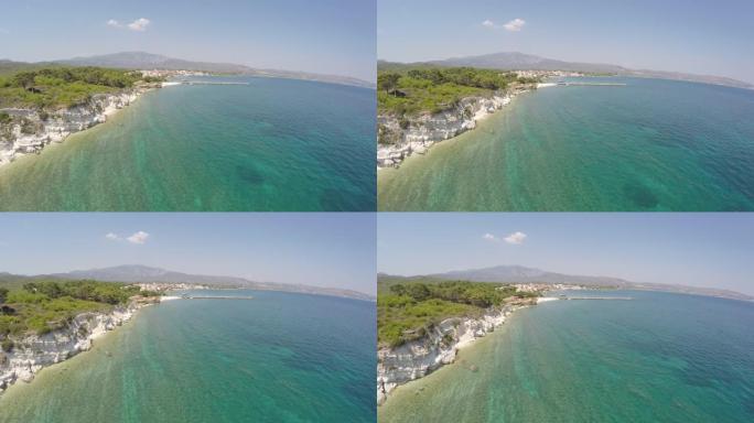 希腊萨摩斯岛Ireo村的远景鸟瞰图