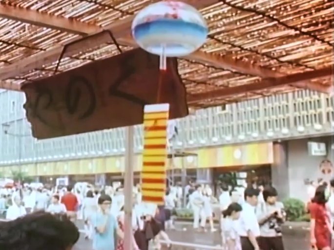 1970年日本 数十万人挤满银座街道