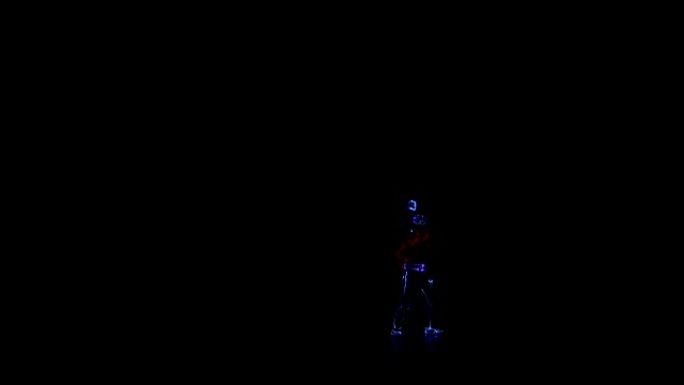 舞台上穿着LED服装的舞者