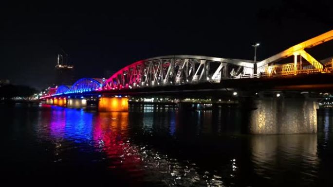 越南顺化市Trang Tien Bridge和Perfume河景