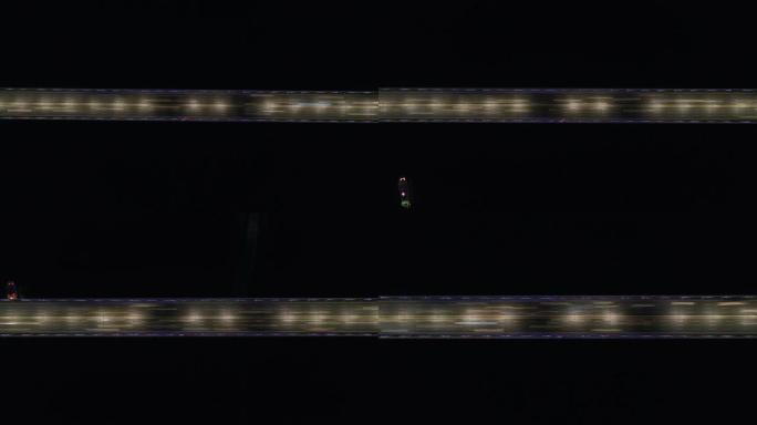 伊斯坦布尔博斯普鲁斯大桥夜间的空中延时拍摄