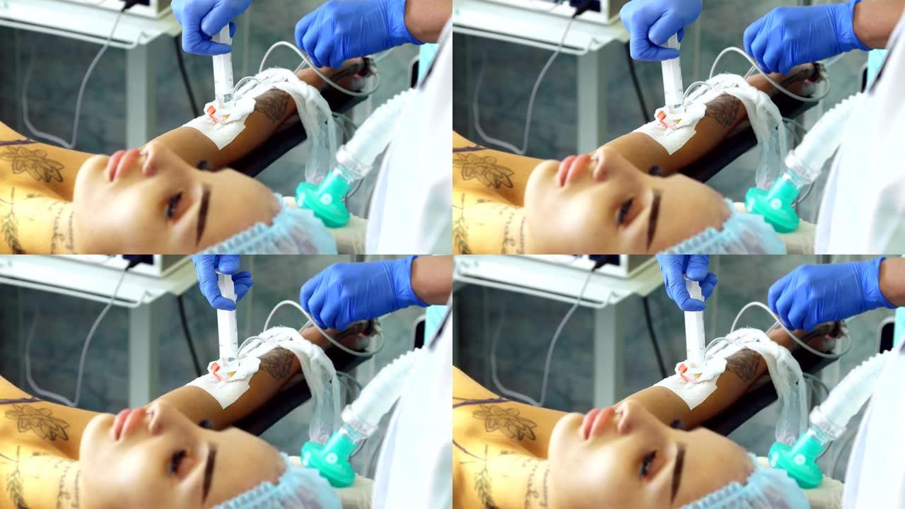 特写，外周静脉导管安装在患者的手臂上。护士戴着医用手套，通过导管用注射器注射药物。手术。麻醉