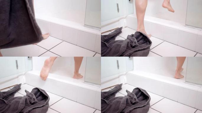 迷人的女人在洗澡时放下毛巾。