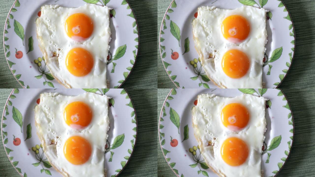 盘子上的煎蛋