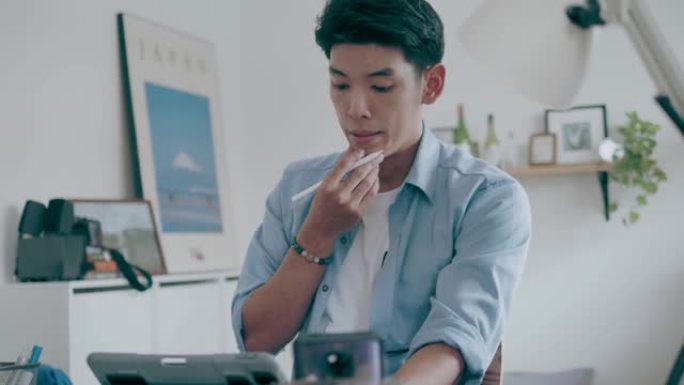 泰国男子在家使用平板电脑。股票视频