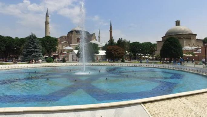 美丽的圣索菲亚大教堂，带喷泉、基督教父权制大教堂、帝国清真寺和现在的博物馆，土耳其伊斯坦布尔