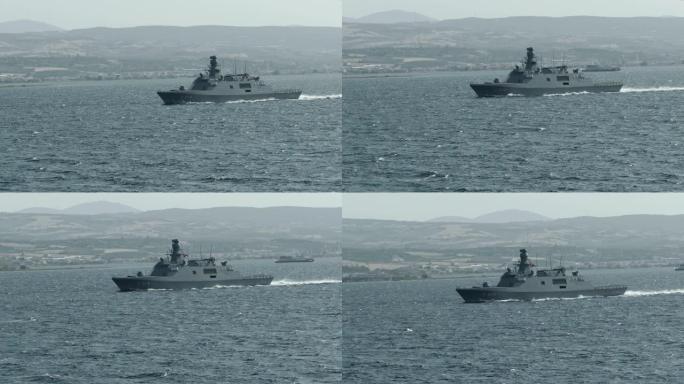 土耳其护卫舰在达达尼尔海峡