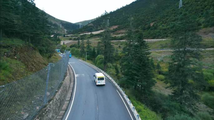 航拍318川藏线天路十八弯