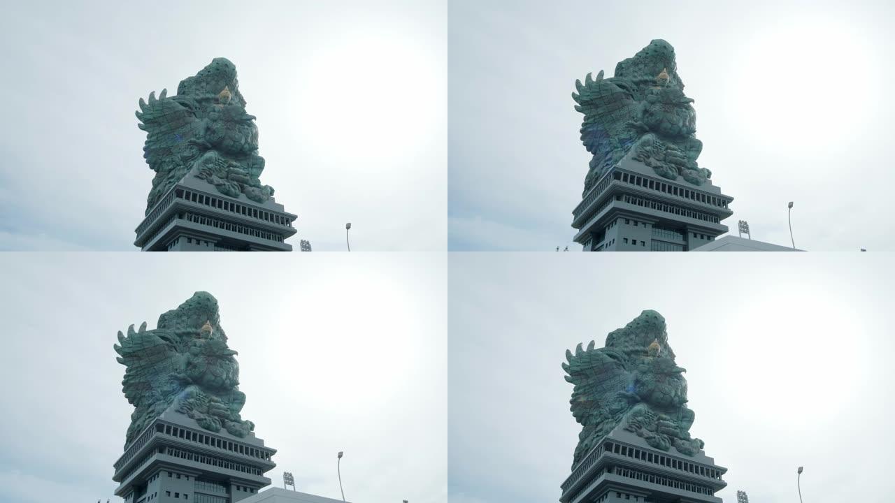 印度尼西亚巴厘岛文化公园的鹰航Wisnu Kencana雕像。