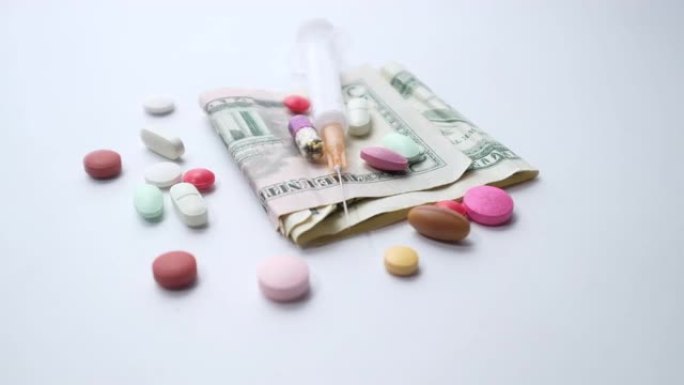 医疗保健成本概念，包括美元、容器和药丸