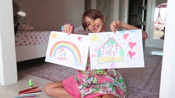 可爱的小女孩在家画画，呆在家里在纸上说