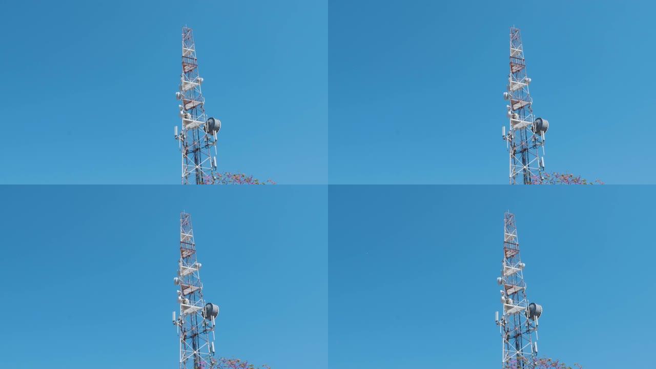 广播，电视和移动通信塔在蓝天下。背景为蓝天的电信塔