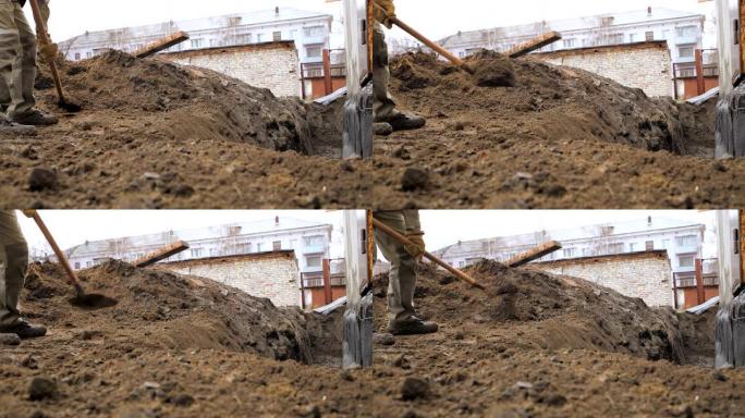 工人在地面上挖沟，修复地基后
