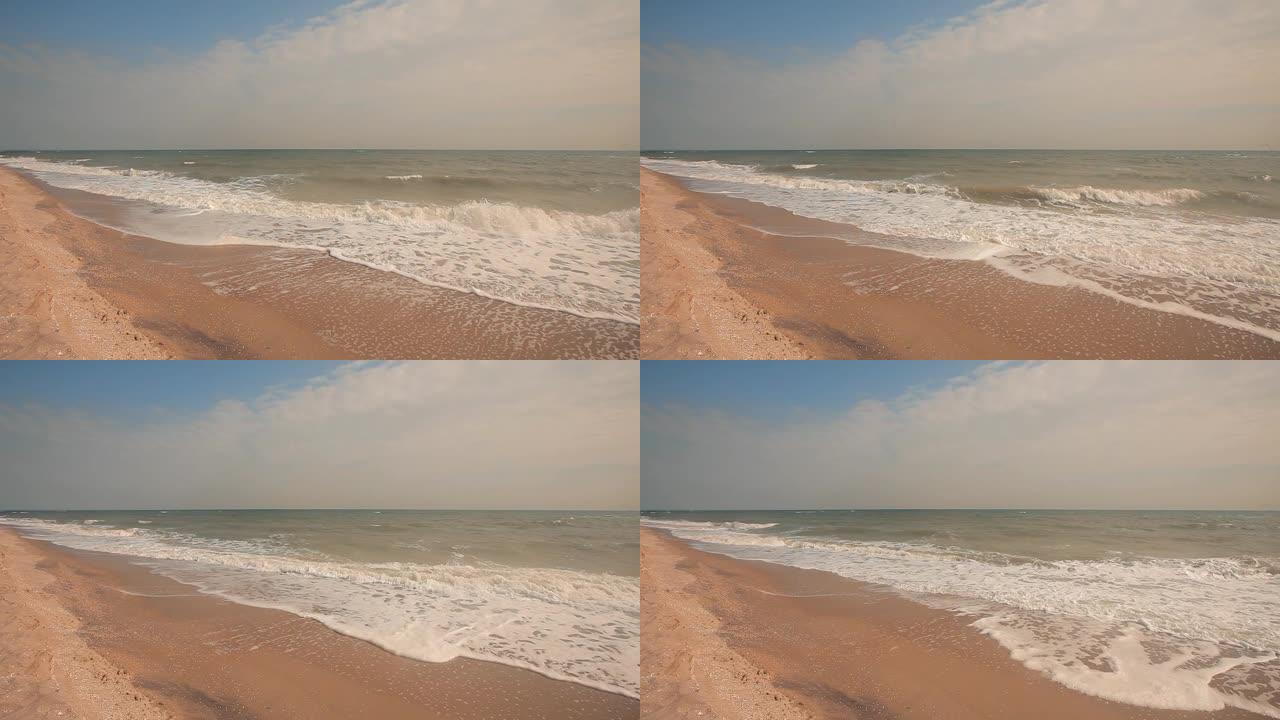 海面上的小浪，平静的海面，干净的沙滩和小浪