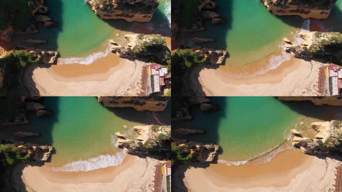 葡萄牙普拉亚·多斯·特雷斯·伊尔莫斯海滩的航拍画面。自上而下的海浪袭击了海岸