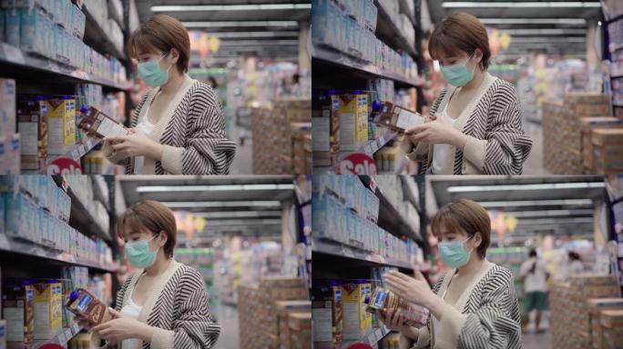 妇女从超市商店的深冰柜中挑选产品，面罩保护灰尘和病毒健康