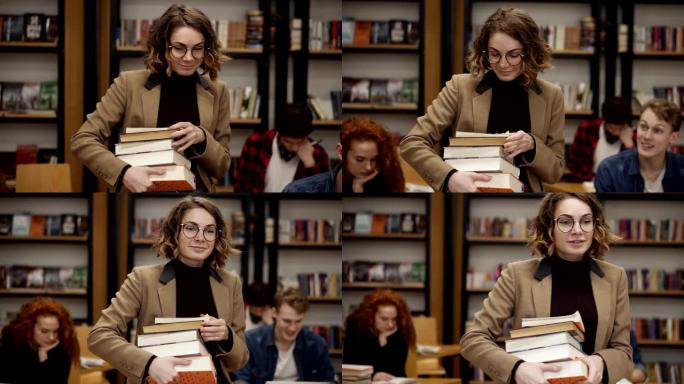 一个穿着棕色夹克和眼镜的女孩的慢动作镜头，她从书架上拿走了一堆书。其他学生坐着，在大学、大学图书馆学