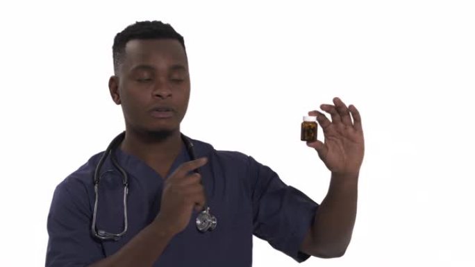 男医生拿着药丸瓶向患者解释处方，在医疗咨询时开药。医疗保健和药学概念，特写视图