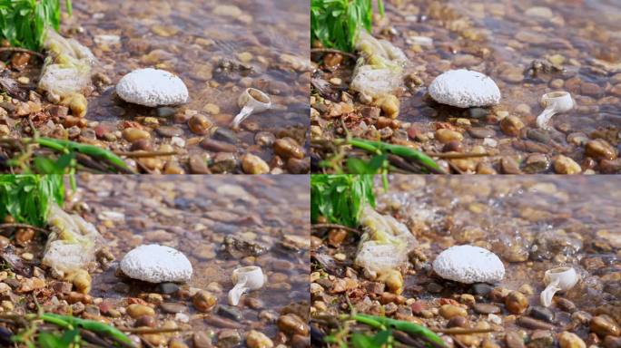 白色垃圾废弃泡沫河水污染环境保护
