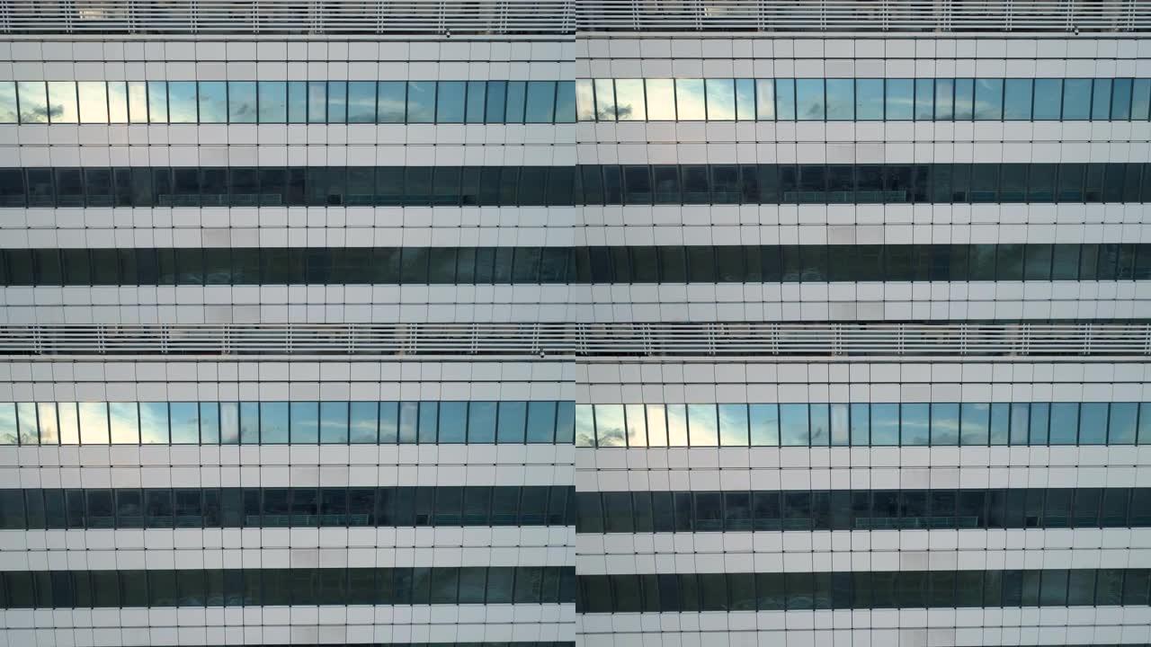 现代办公建筑的透明反光窗