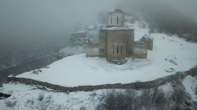 森丁斯基基督教神庙。卡拉恰伊-切尔克斯西亚，高加索山脉