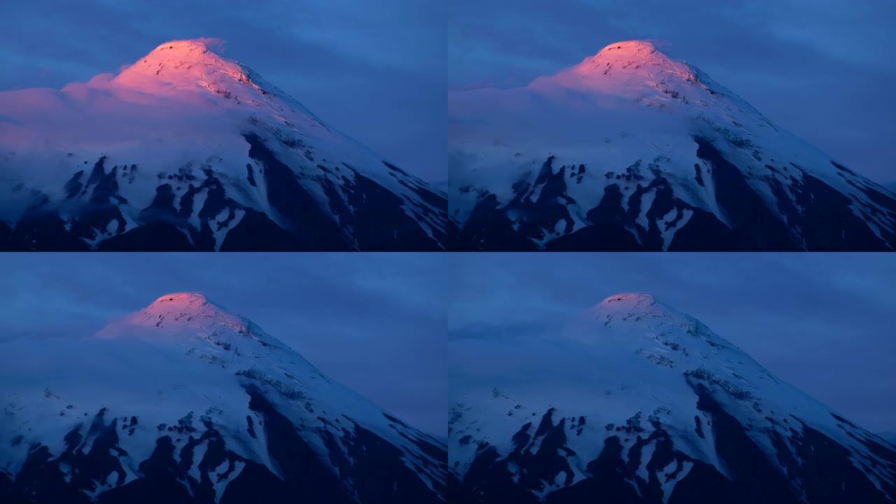夏季日落时的奥索诺火山，智利巴塔哥尼亚