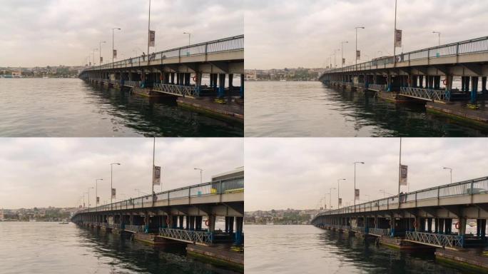 早晨，桥梁穿越土耳其首都伊斯坦布尔的延时云层风暴