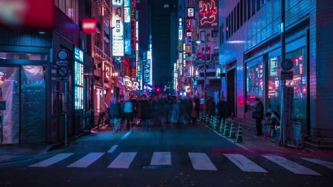 东京新宿市中心霓虹灯街的夜晚时光倒流