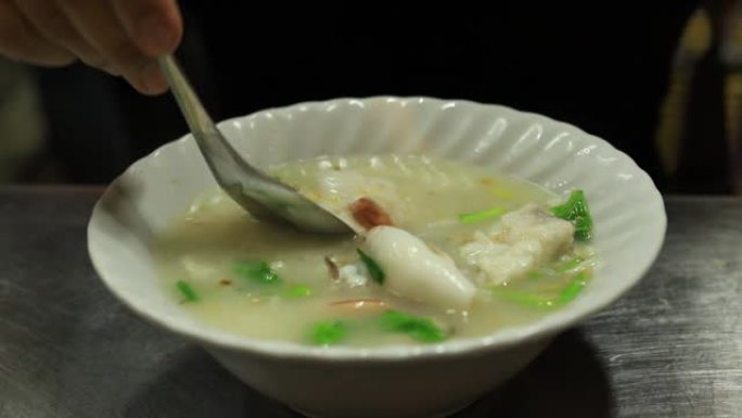 海鲜糊状或海鲜煮饭，传统的亚洲风味食品。
