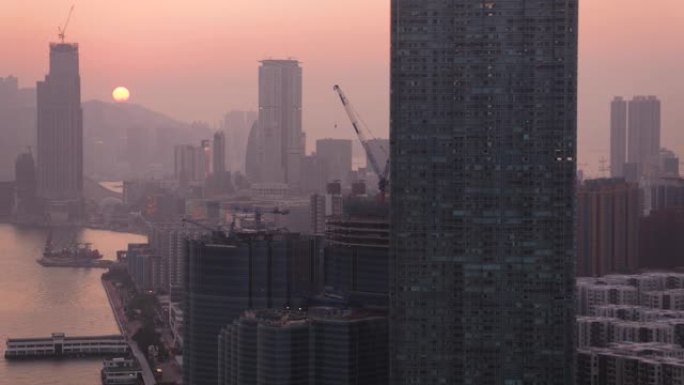 香港空中v122低空飞越九龙湾，城市景观日落美景