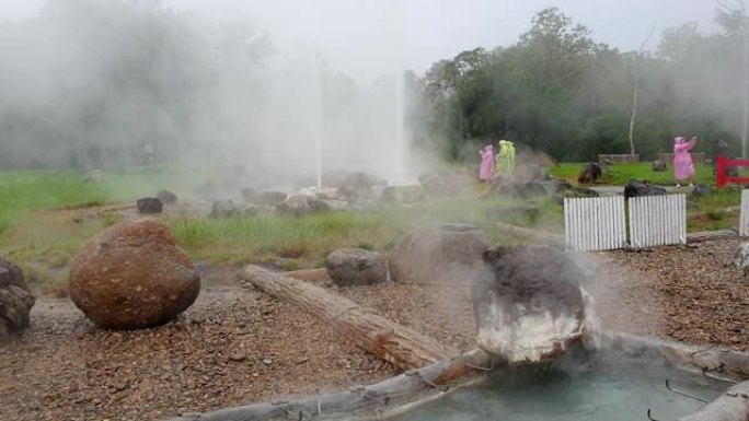 参观泰国清迈府圣康庞村的温泉池
