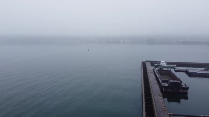 日本高松港鸟瞰图的无人机视频