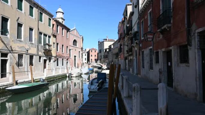 意大利威尼斯-泻湖城运河之间的历史建筑