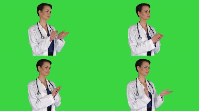 女医生穿着医用外套，在绿色屏幕上鼓掌鼓掌，色度键