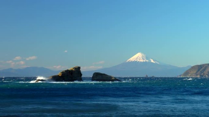 岩石上的波浪和风暴海景 | 静冈库美海岸