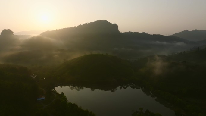 武夷山清晨云雾