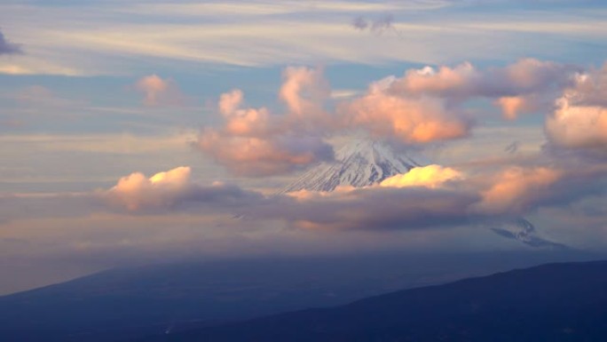 山。黄昏时的富士和海，从静冈的大崎