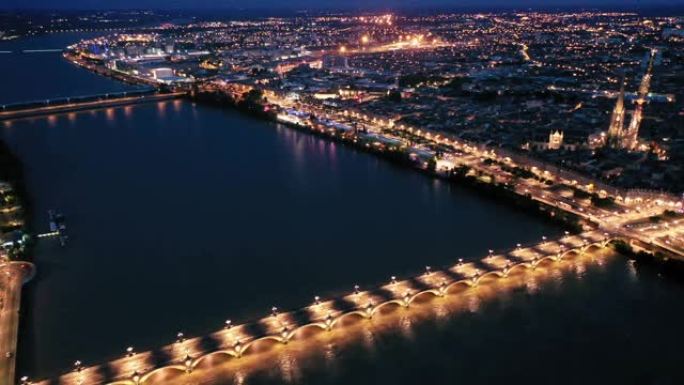 波尔多历史中心的夜景