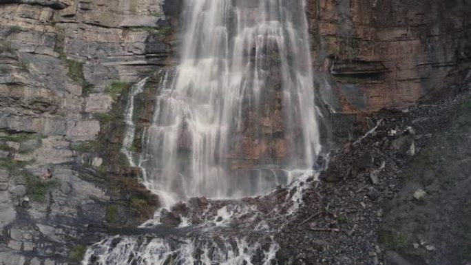 犹他州普罗沃峡谷的标志性新娘面纱瀑布