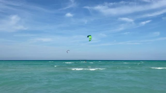 加勒比海上的风筝冲浪