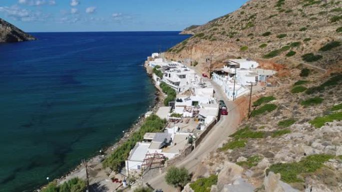 希腊基克拉泽斯西夫诺斯岛上的卡玛雷斯村和海滩