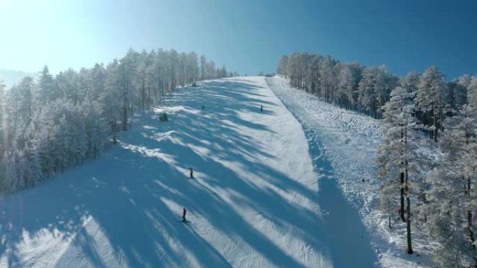 在滑雪胜地滑雪滑雪滑冰雪运动冬天体育