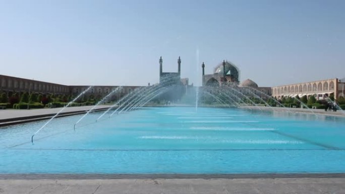 伊斯法罕游泳池和城市广场上的喷泉