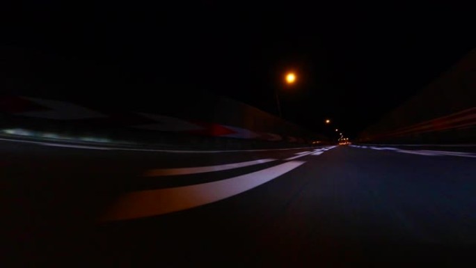 高速公路上的夜间驾驶