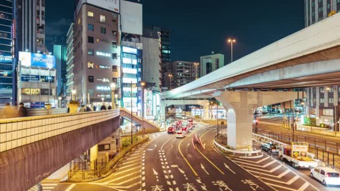 日本东京夜间通行道路交通的上野镇