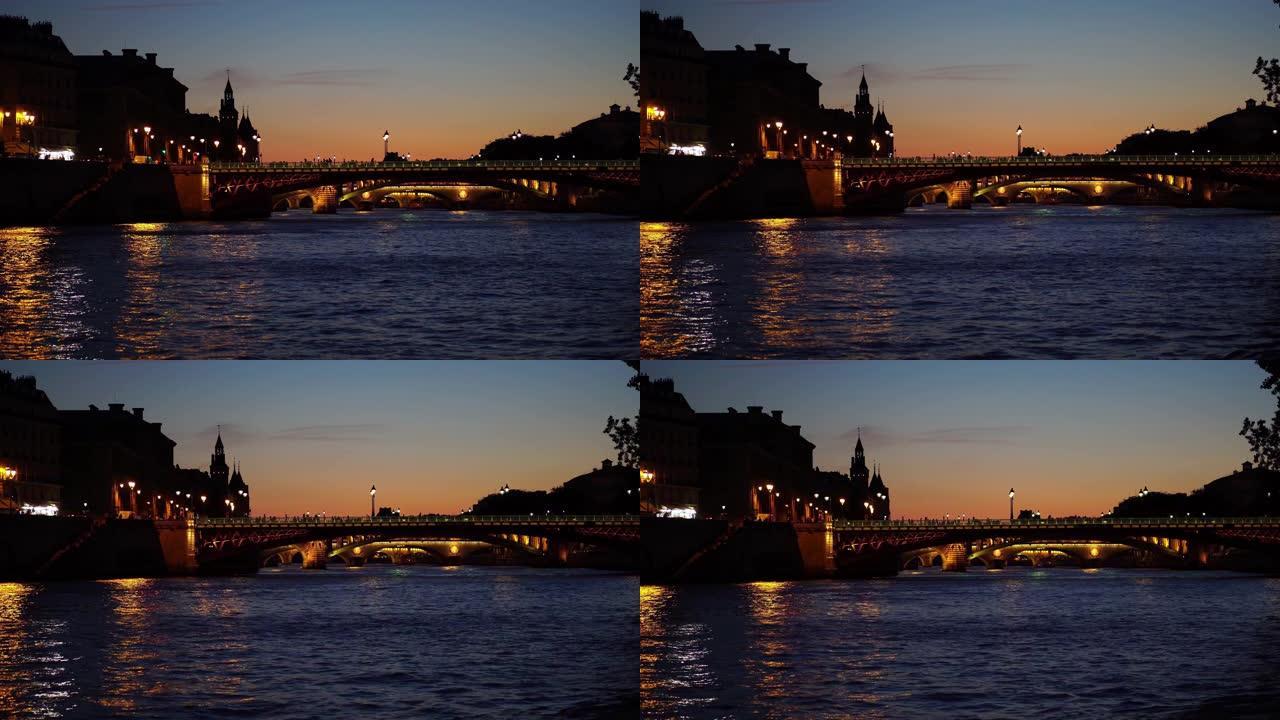 晚上的巴黎。塞纳河上的桥。