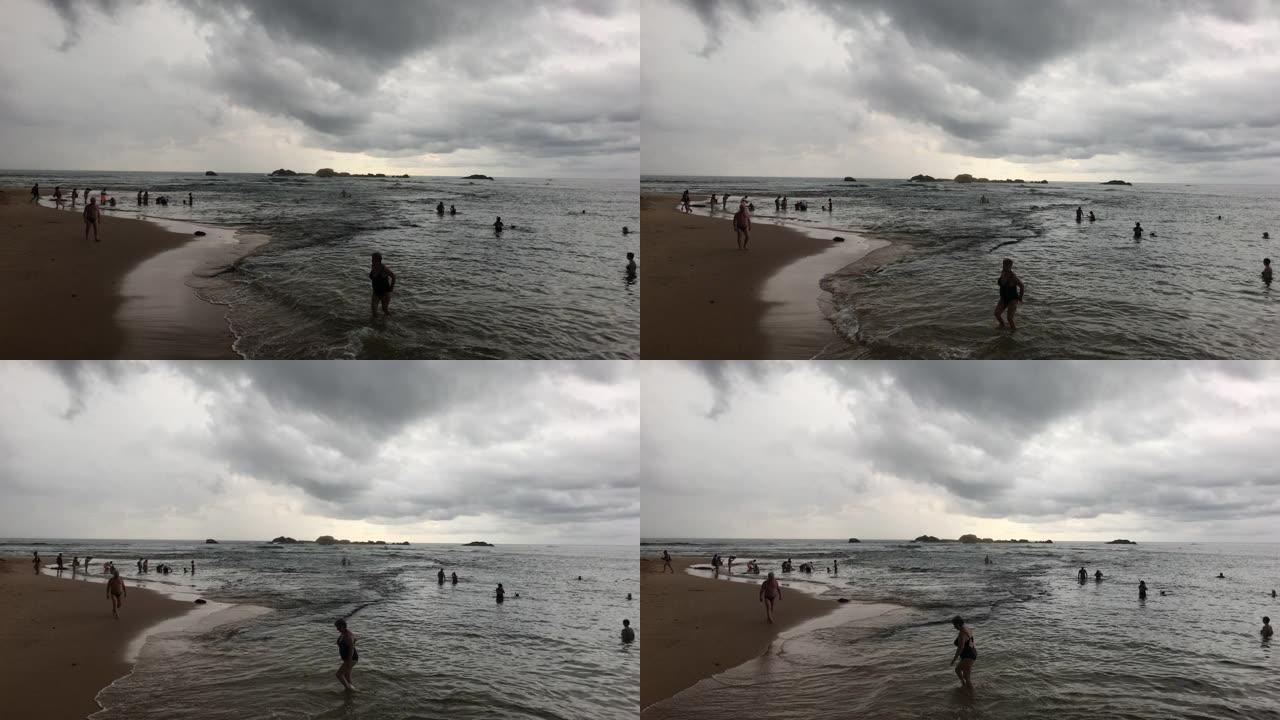 斯里兰卡希卡杜瓦，下雨前的大海