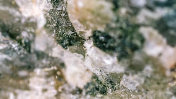 光学显微镜下的花岗闪长岩矿物样品
