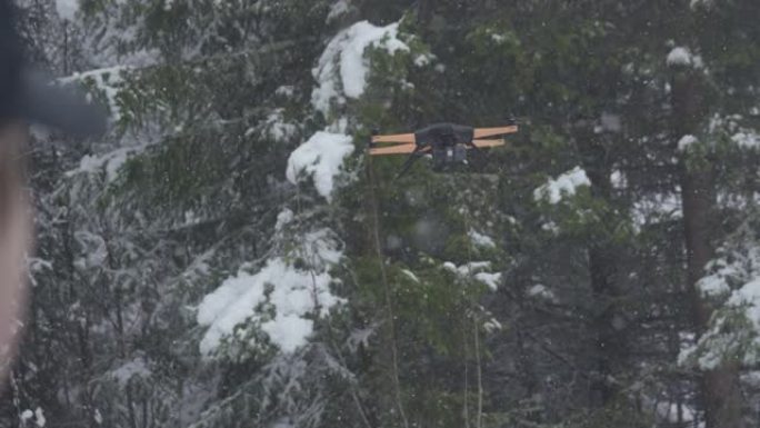 在下雪的天气中驾驶无人机