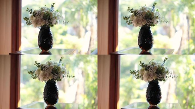 美丽的婚礼鲜花花束。